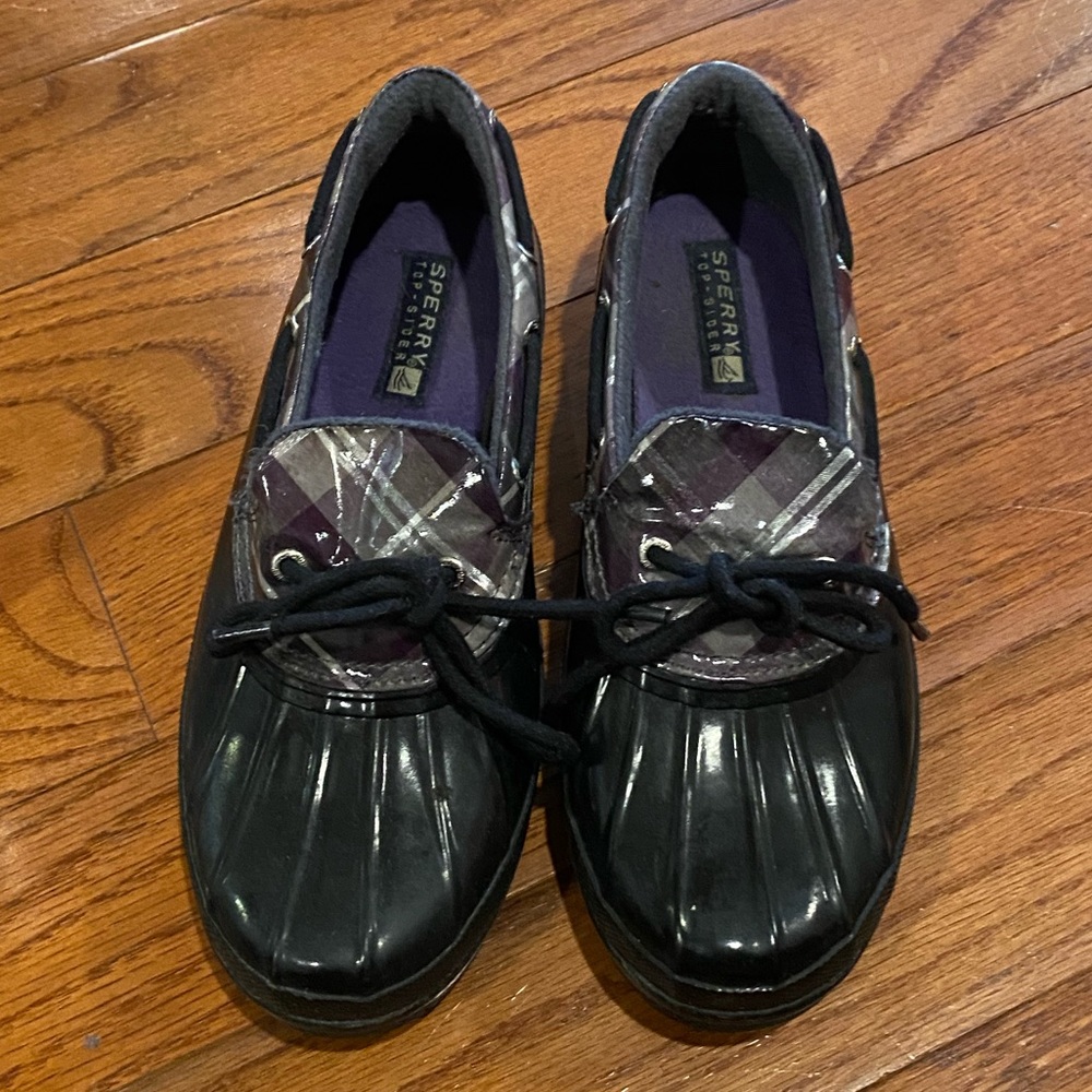 Like new Sperry rain loafers. Black w/purple and gray Size 7